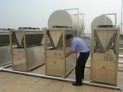 5台KRS-10東(dōng)莞五星節能(néng)熱(rè)水(shuǐ)工(gōng)程